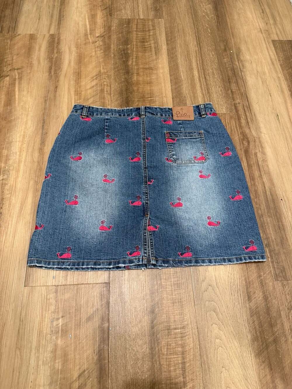 Lilly Pulitzer Vintage White Label Denim Skirt Embroidered Pink Whales Size 6 - Picture 3 of 5